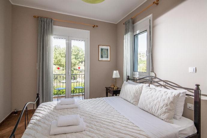  . - Villa Daphni . (Photo Gallery) }}