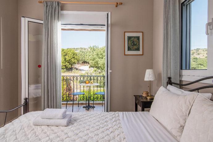  . - Villa Daphni . (Photo Gallery) }}
