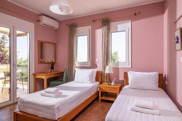  . - Villa Daphni . (Photo Gallery) }}