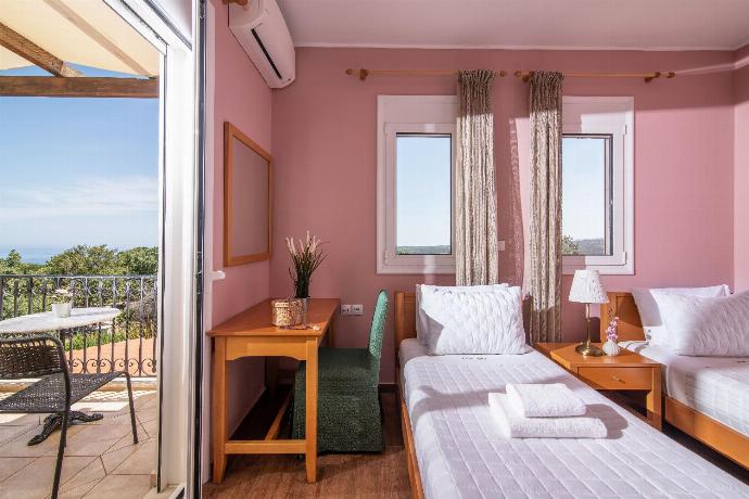 Beautiful villa with private pool, terrace, and garden . - Villa Daphni . (Photo Gallery) }}