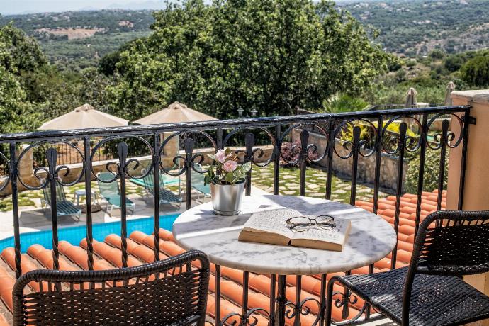 BBQ area . - Villa Daphni . (Photo Gallery) }}