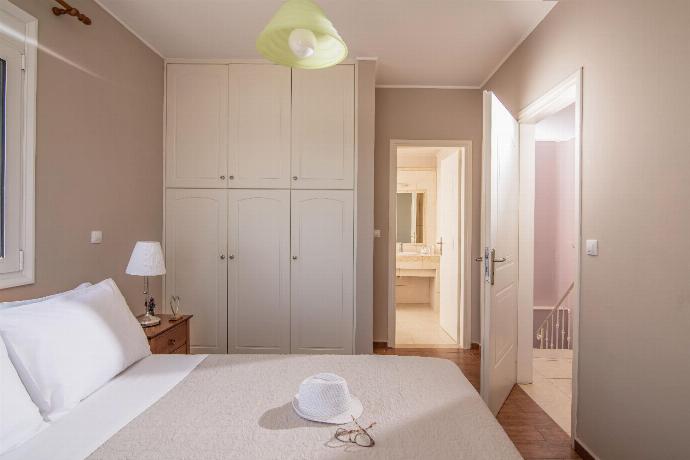  . - Villa Daphni . (Photo Gallery) }}
