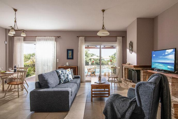  . - Villa Daphni . (Photo Gallery) }}