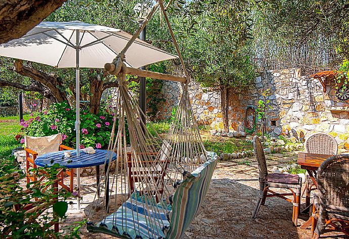 Garden area of Eleon Villas  . - Villa Tzina . (Fotogalerie) }}