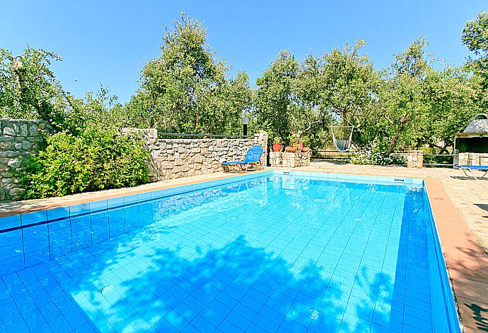 Private pool with terrace . - Villa Tzina . (Photo Gallery) }}