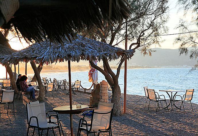 Seafront taverna . - Villa Tzina . (Photo Gallery) }}