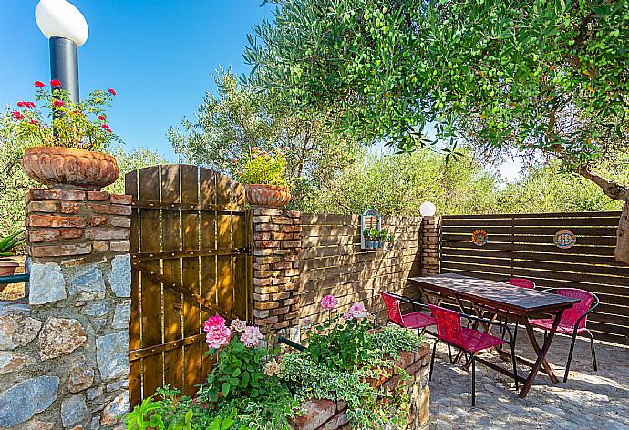 Terrace area . - Villa Tzina . (Galleria fotografica) }}