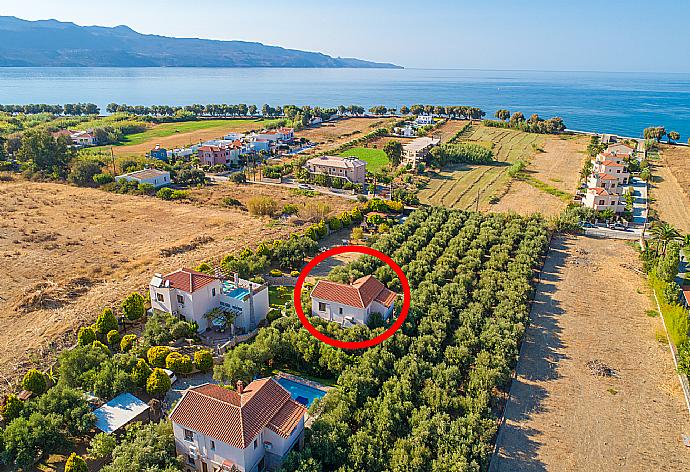 Aerial view showing location of Villa Tzina . - Villa Tzina . (Photo Gallery) }}