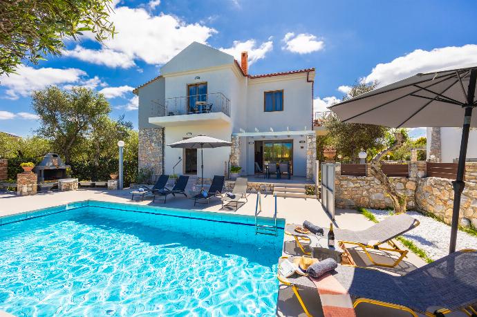,Beautiful villa with private pool and terrace . - Villa Tzina . (Galería de imágenes) }}