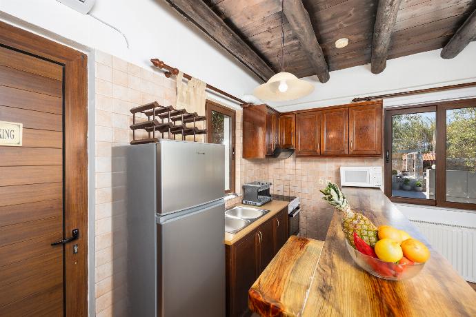 Equipped kitchen . - Villa Tzina . (Galería de imágenes) }}
