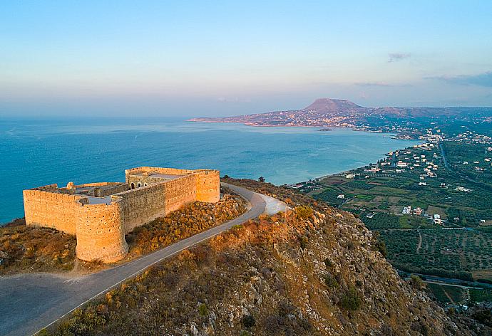 Ottoman fortress near Souda Bay . - Villa Melina . (Галерея фотографий) }}