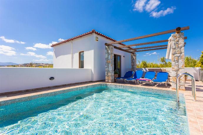,Beautiful villa with private pool, garden, and terrace with sea views . - Villa Melina . (Galería de imágenes) }}