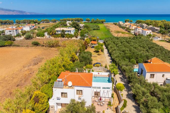 Aerial view of Villa Melina . - Villa Melina . (Galerie de photos) }}