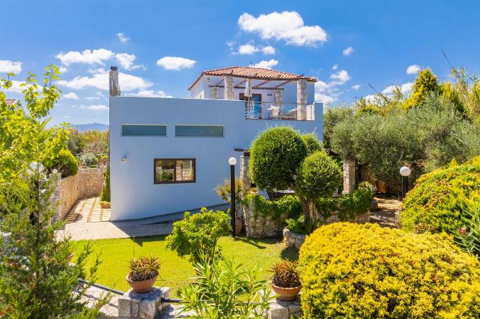 Beautiful villa with private pool, garden, and terrace with sea views . - Villa Melina . (Galleria fotografica) }}