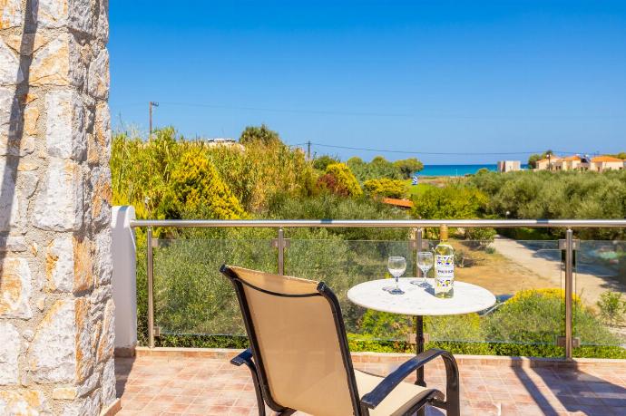 Terrace area with sea views . - Villa Melina . (Galería de imágenes) }}