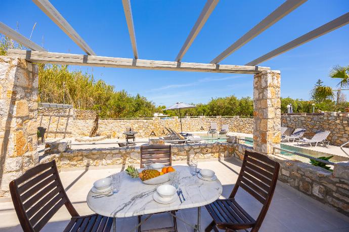 Terrace area . - Villa Melina . (Photo Gallery) }}