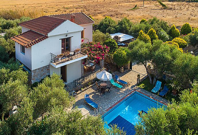 Aerial view of Villa Nineta . - Villa Nineta . (Fotogalerie) }}