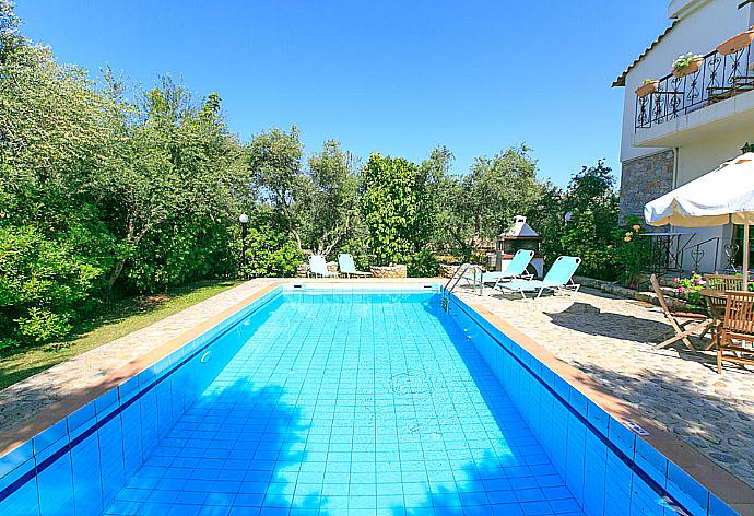 Private pool with terrace . - Villa Nineta . (Photo Gallery) }}