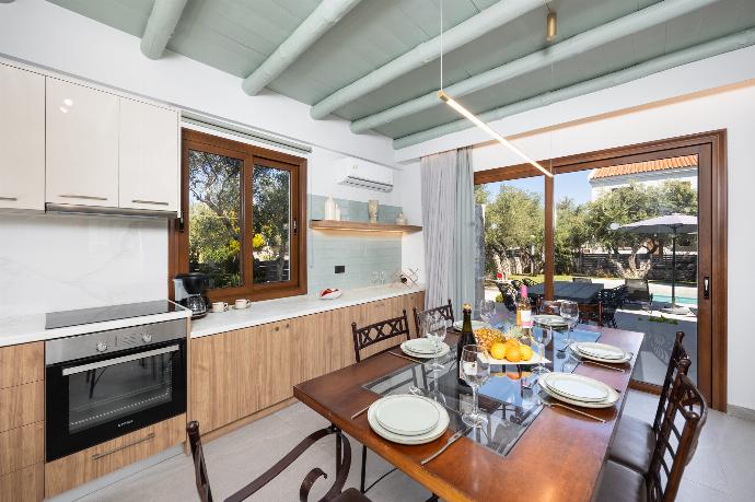 Equipped kitchen . - Villa Nineta . (Photo Gallery) }}