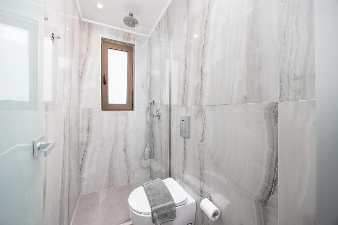 En suite bathroom with shower . - Villa Nineta . (Photo Gallery) }}