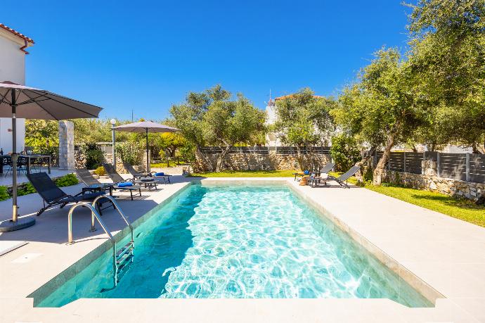 Private pool and terrace . - Villa Nineta . (Photo Gallery) }}