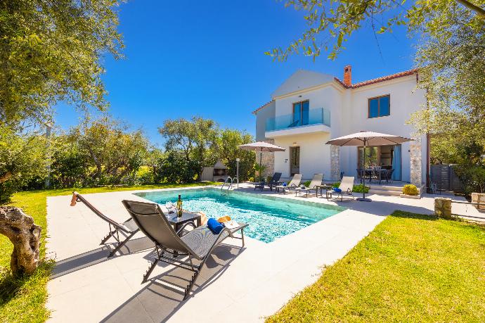 Beautiful villa with private pool and terrace . - Villa Nineta . (Photo Gallery) }}