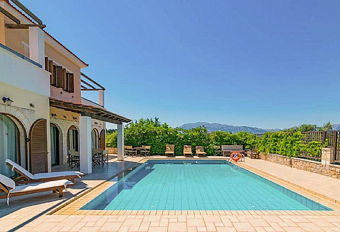 Private pool with terrace and views . - Villa Nikolas . (Galería de imágenes) }}