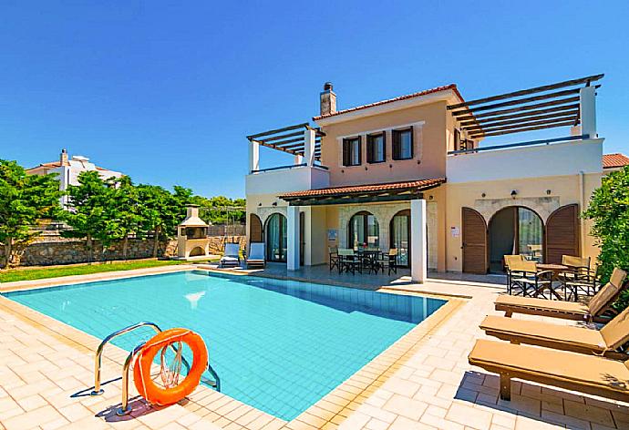 Beautiful villa with private pool, terrace, and garden . - Villa Nikolas . (Galerie de photos) }}