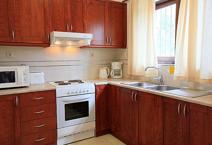 Equipped kitchen . - Villa Nikolas . (Fotogalerie) }}