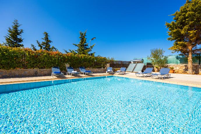 Private pool and terrace . - Villa Nikolas . (Galleria fotografica) }}