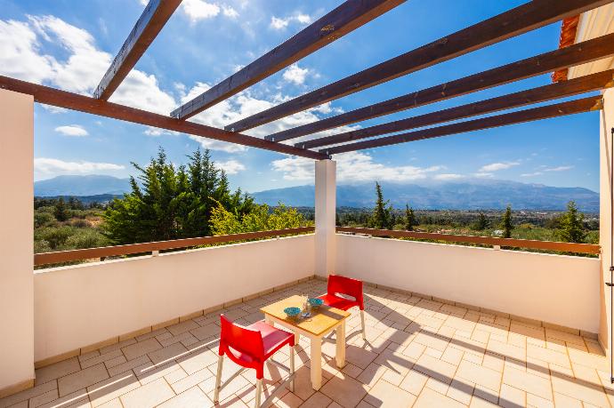 Upper terrace area . - Villa Nikolas . (Galleria fotografica) }}