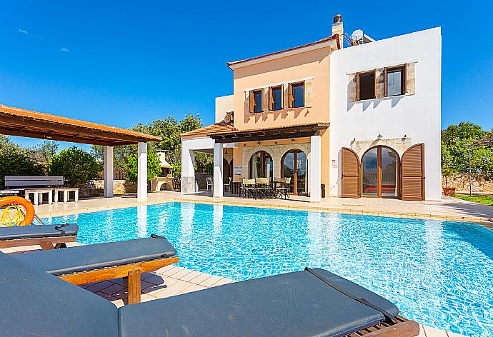 Beautiful villa with private pool and terrace . - Villa Eva . (Fotogalerie) }}