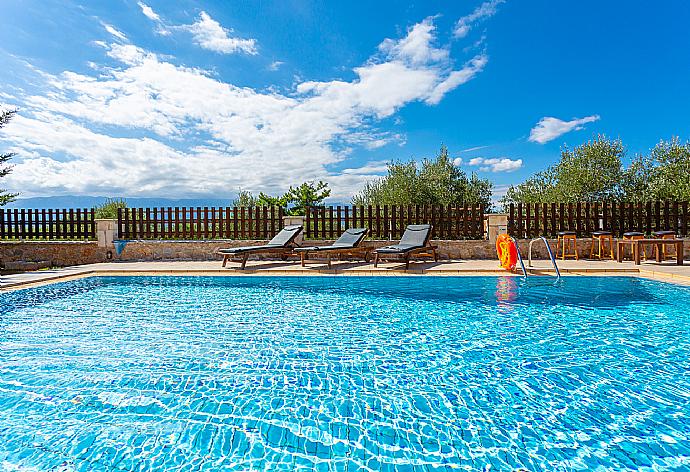 Private pool and terrace . - Villa Eva . (Галерея фотографий) }}