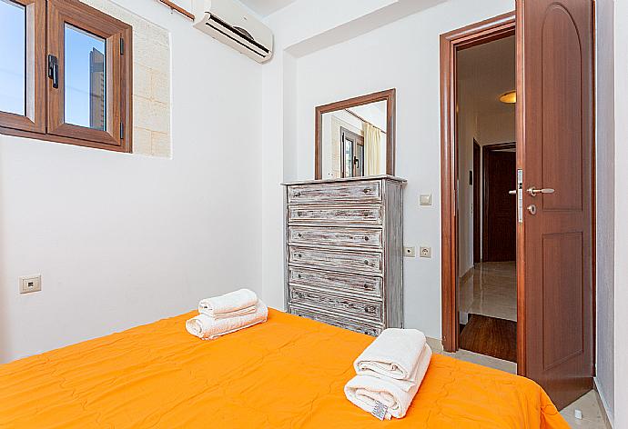 Double bedroom with A/C . - Villa Eva . (Галерея фотографий) }}