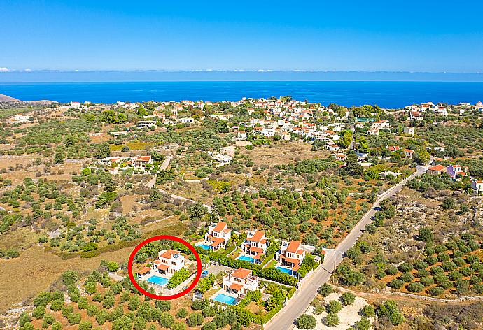 Aerial view showing location of Villa Eva . - Villa Eva . (Fotogalerie) }}