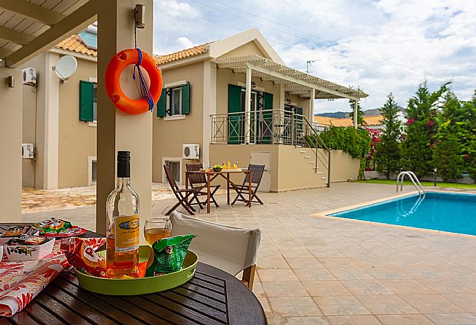 Outdoor dining area . - Villa Alexandra . (Galería de imágenes) }}