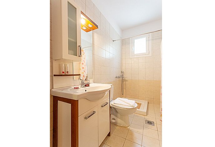 En suite bathroom with shower . - Villa Alexandra . (Photo Gallery) }}