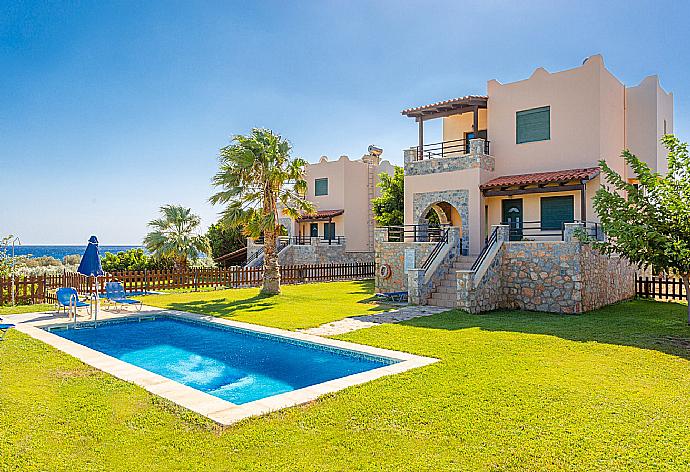 Beautiful villa with private pool, lawn, and terrace with sea views . - Andreas Beach Villa . (Galería de imágenes) }}