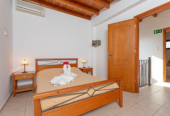 Double bedroom with A/C and balcony access with sea views . - Andreas Beach Villa . (Galleria fotografica) }}