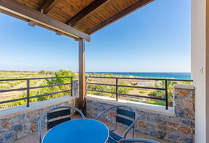 Balcony with sea views . - Andreas Beach Villa . (Galería de imágenes) }}