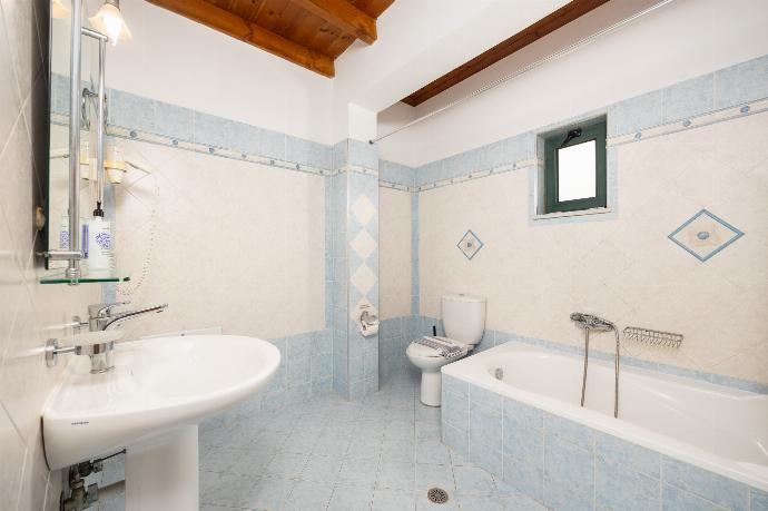Family bathroom with bath and shower . - Andreas Beach Villa . (Fotogalerie) }}