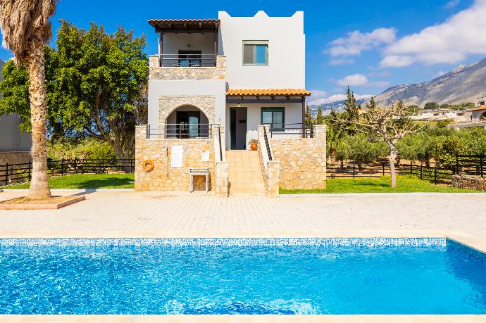 Beautiful villa with private pool and terrace with sea views . - Andreas Beach Villa . (Fotogalerie) }}