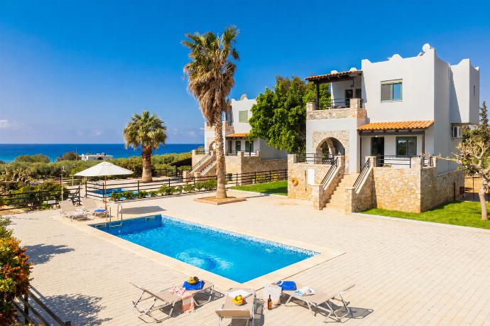 ,Beautiful villa with private pool and terrace with sea views . - Andreas Beach Villa . (Fotogalerie) }}