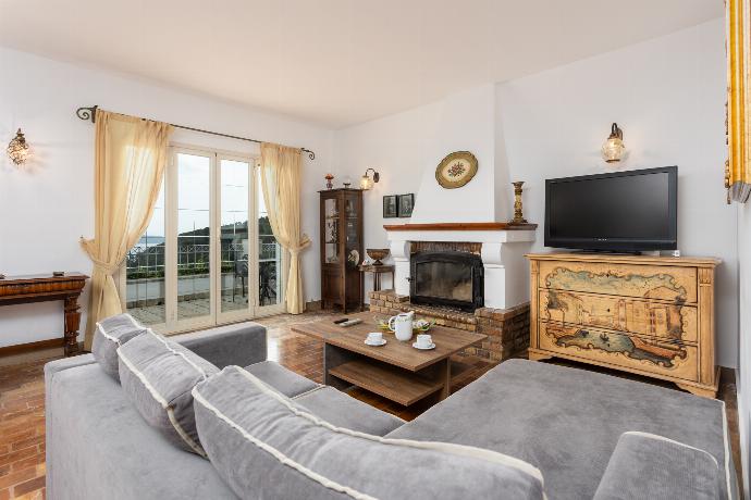 Living room on ground floor with sofa, dining area, ornamental fireplace, WiFi internet, satellite TV, and sea views . - Villa Anastasia . (Galerie de photos) }}