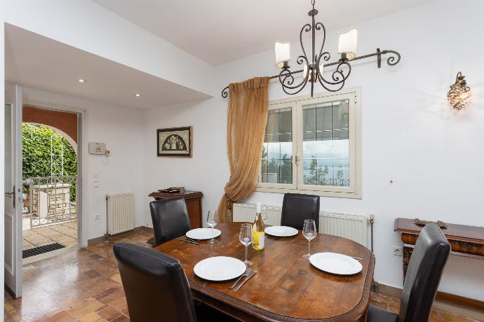 Living room on ground floor with sofa, dining area, ornamental fireplace, WiFi internet, satellite TV, and sea views . - Villa Anastasia . (Fotogalerie) }}