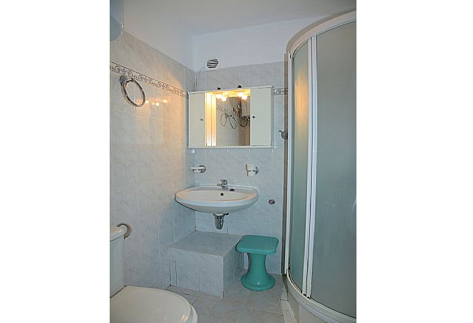 Family bathroom with shower . - Kalliopi . (Photo Gallery) }}