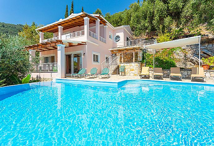 ,Beautiful villa with private infinity pool and terrace with panoramic sea views . - Villa Petros . (Galerie de photos) }}