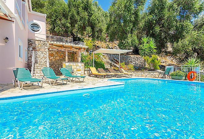 Private infinity pool and terrace  . - Villa Petros . (Galería de imágenes) }}