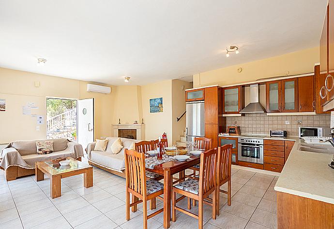 Equipped kitchen . - Villa Petros . (Fotogalerie) }}