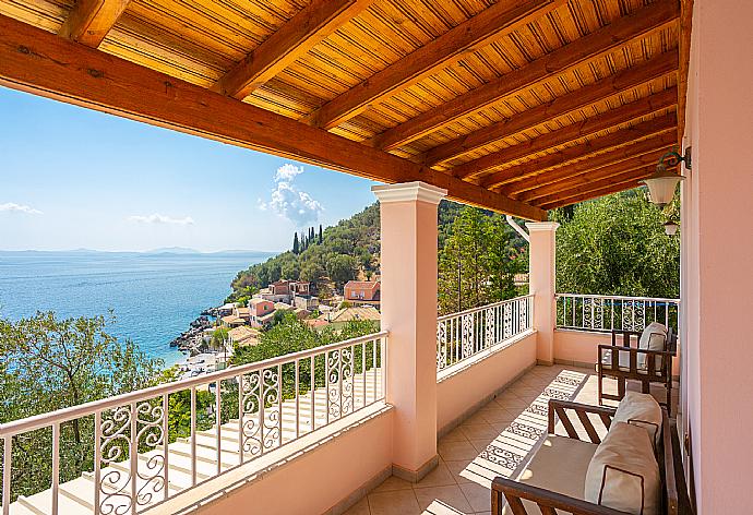 Sheltered upper terrace area with panoramic sea views . - Villa Petros . (Galería de imágenes) }}